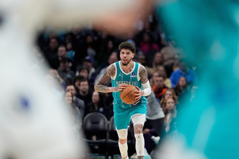 开云体育网页版入口-18战15胜！黄蜂8人上双大胜独行侠升东部第九 三球15+5+9+5